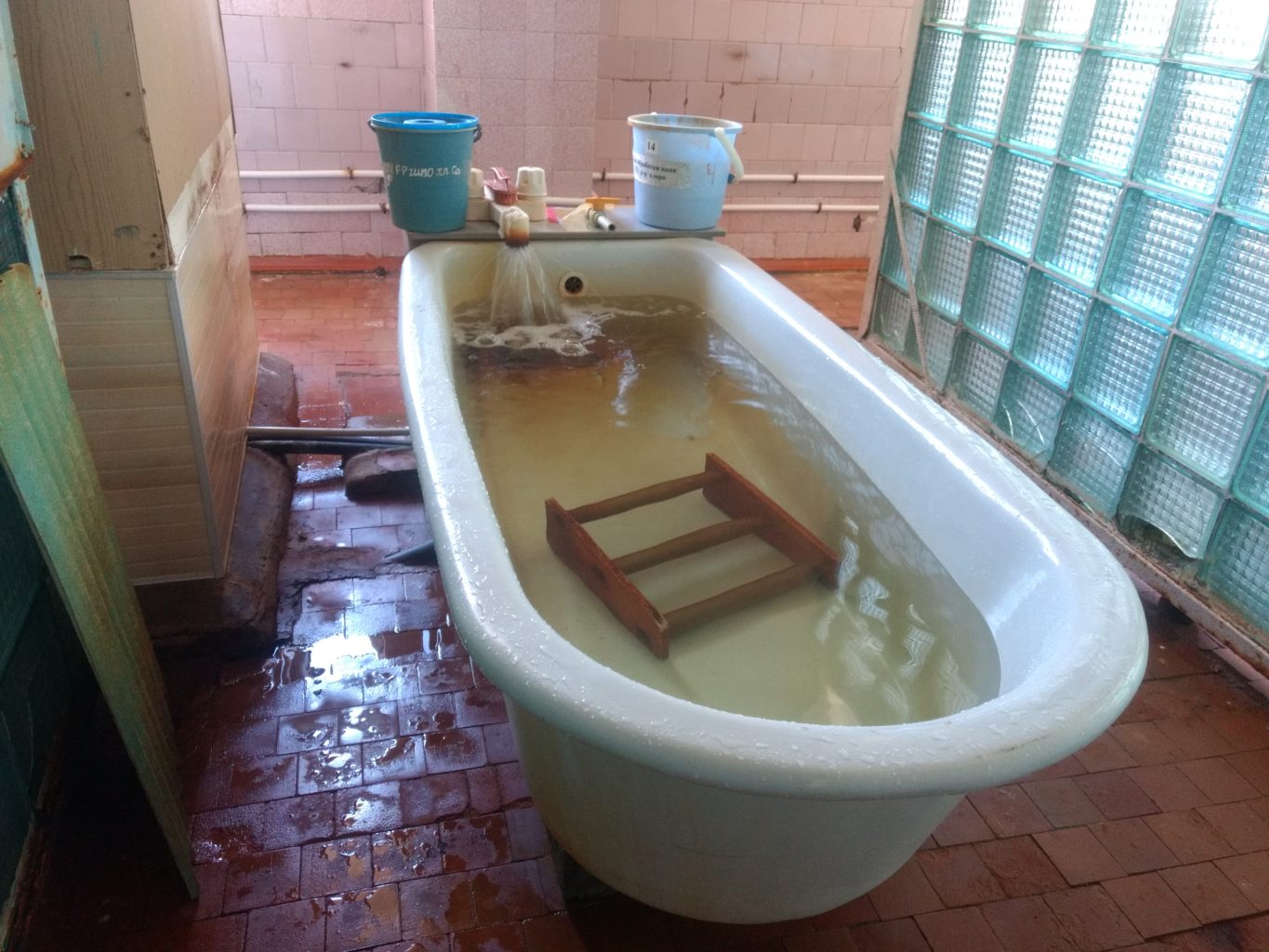 Radon bath with footrest at Jeti-Oguz sanatorium