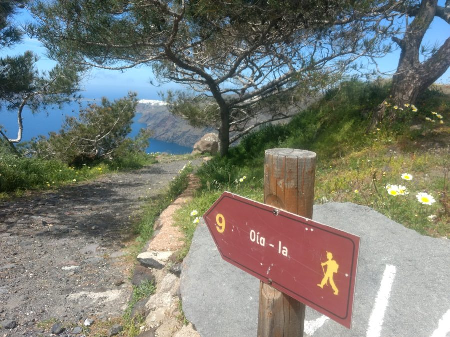 Fira to Oia hike, red signposts, Santorini hiking