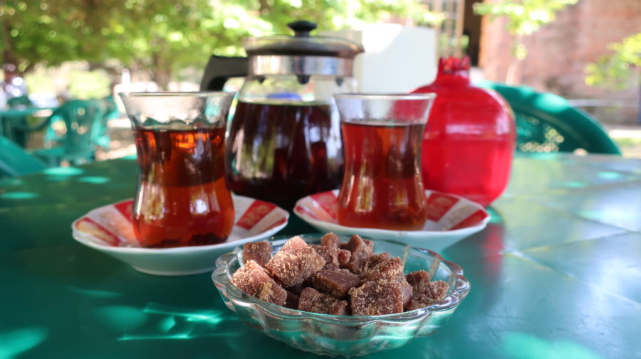 A pot of black tea with brown and white sugar at Uzbek Kafesi Lankaran